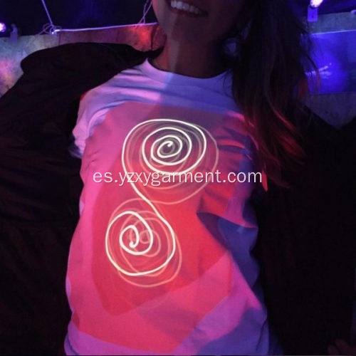 Camiseta con dibujo iluminado